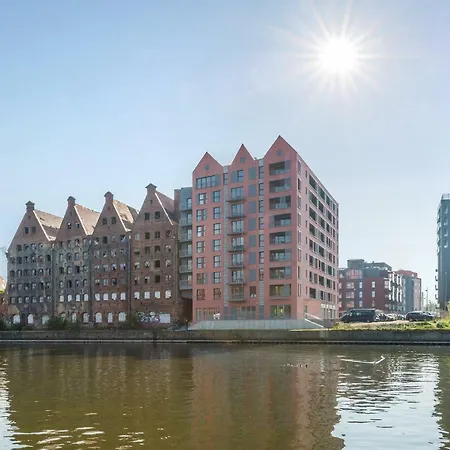 Waterlane Island Pool & Gym *