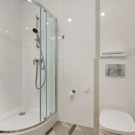 Waterlane Island Pool & Gym Apartment *