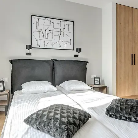 Waterlane Island Pool & Gym Apartment *